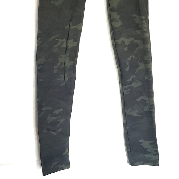 SPANX Look At Me Now Seamless Green Camo Crop Legging XS - Picture 5 of 9